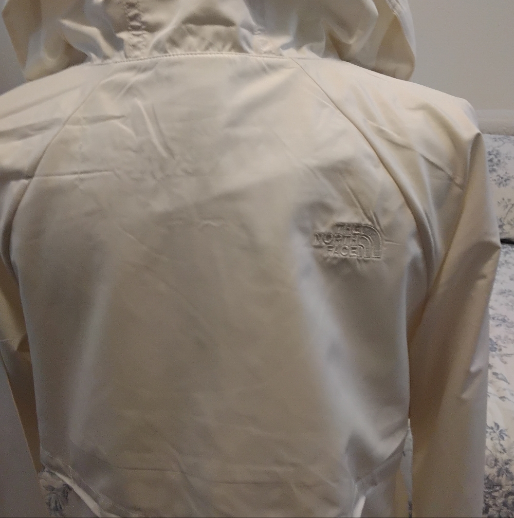 The North Face Windbreaker Jacket. NWT - Picture 4 of 8
